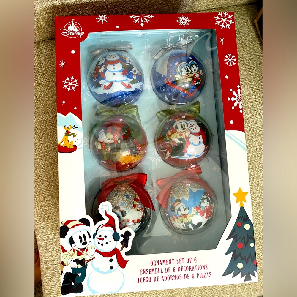 Disney winter ornament set